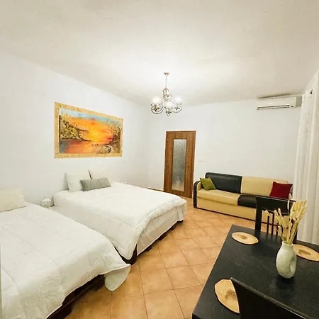 Апартаменты Tate Beachfront